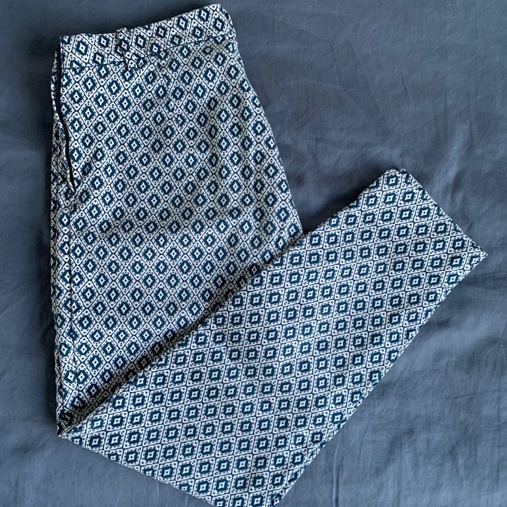 H&M’s patterned ankle length dress pant